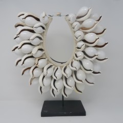 SHELL NECKLACE ON STAND - DECOR OBJECTS